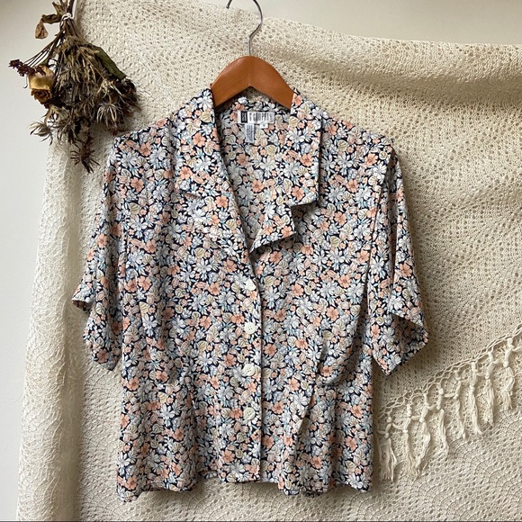 Vintage Tops - Cottage Core • Vtg Floral Blouse